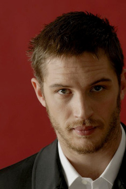 jaamiedornans:  greatconcerns:tom hardy photographed