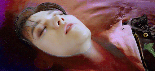 baekhyuntella: the moon is my sun, the night is my day, blood is my life, and you’re my prey.