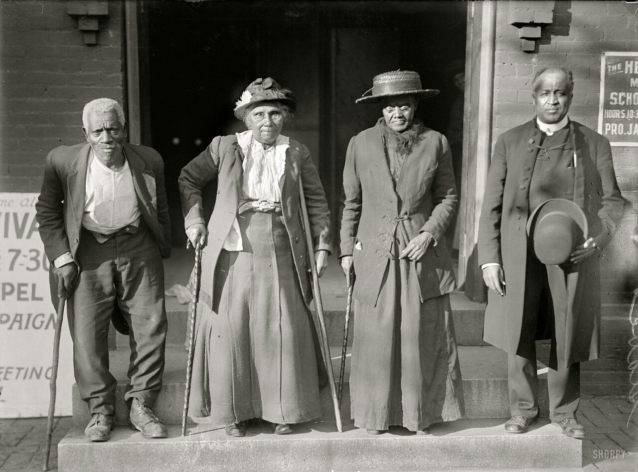 youcanttouchtheelohim:  1916 Slaves reunion. Lewis Martin, age 100; Martha Elizabeth