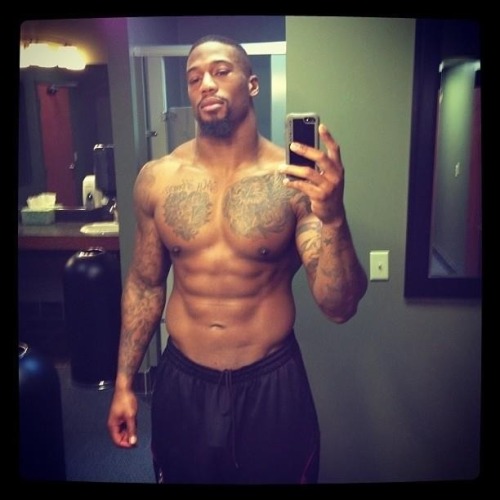 ray-coleton:  Ray Edwards from the Atlanta Falcons dang this papi is hot!!!