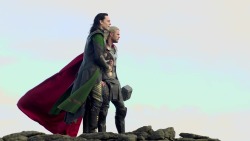 t-w-hiddleston:  Screencaps ’Thor: The
