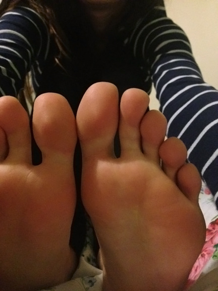 feetjoy: Celebrate girls feet follow: feetjoy.tumblr.com Beautiful feminine feet feetplay.tum