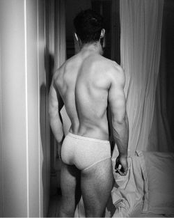 bigbroth4u-blog:  This guy’s ass turns me on. Think YOU can turn me on? Submit a sexy selfie and find out for sure! 