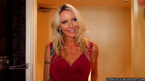 harder4mom: the best invitation a son can get from such a hot mom
