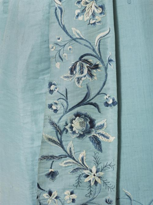 fripperiesandfobs:Robe à la française, 1750′s, altered 1780′sFrom the V&am