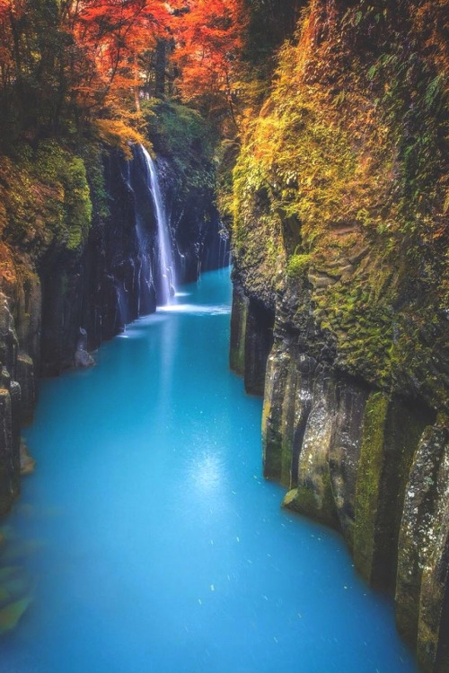 lsleofskye:    Sometimes we can find peace in nature |   naturalpicsgalleryLocation: Nevşehir, Turkey