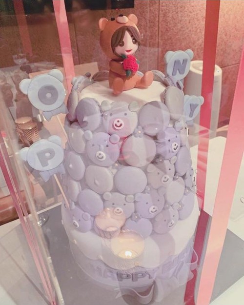 ponysmakeup: 일 년 참 금방 흐르네요 나에게 벌써 다시 생일이 돌아오다니! 생일 축하해주신 분들 감사합니다! I feel blessed!✨Thank you for you
