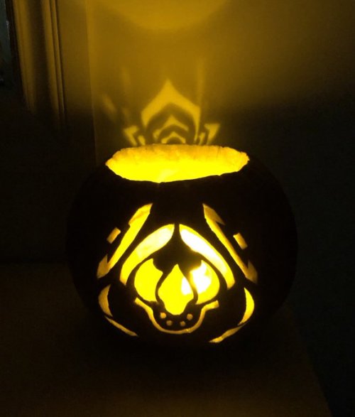 Happy Halloween, fam! I made a Warframe-themed pumpkin feat. Nezha to celebrate the occasion–h