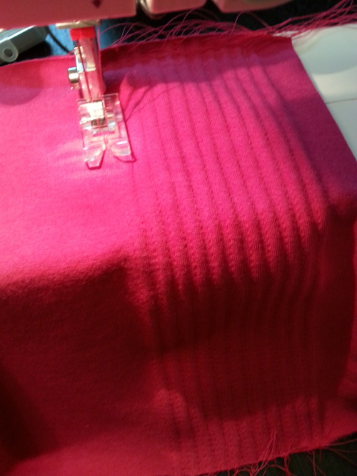 dei-sandvich:Have you ever needed to match your ribbed knit to your fabric but couldn’t find anythin