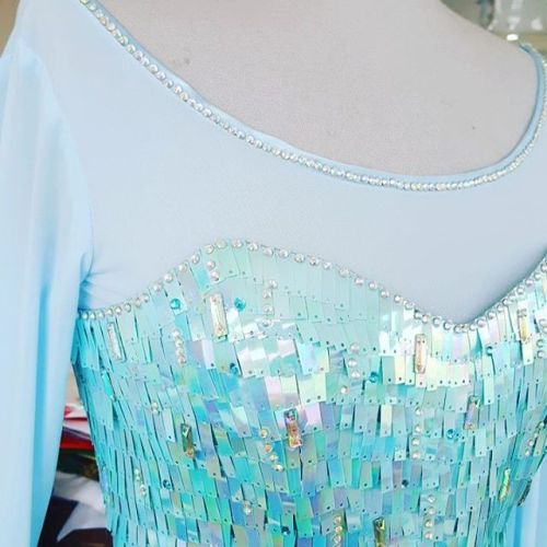 stardust-marie:Spending some time making a new undertop for #elsa and adding some more gems to the c
