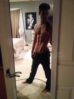 dudes-exposed:  Exclusive: John James 22-year old bodybuilder. http://www.dudesexposed.com/deoc-56/ 