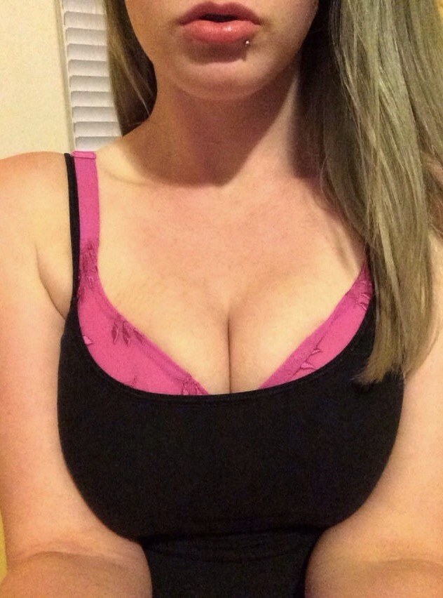 therunnerguy80:  Therunnerguy80.tumblr.com is your source for perfect natural titties.