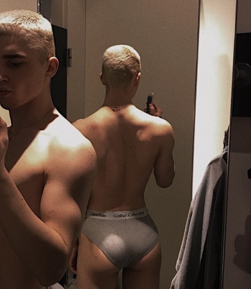 billizl:  shopping always ends with me being naked🤷🏼‍♂️