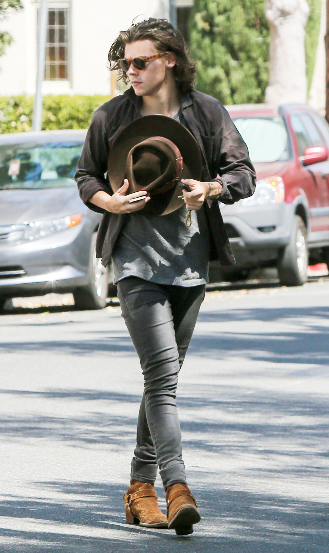 direct-news:  HQ’s - Harry Styles seen out and about in Los Angeles. Harry seen