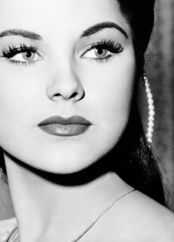 msmildred:Debra Paget, 1954. 