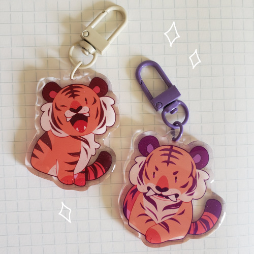 turtletoria:heyy remember my little tiger guys?? well, now you can get one in glittery charm form!! 