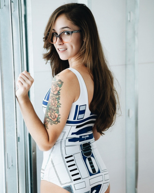 anna-cosplay:  Following Everyone Who Reblogs