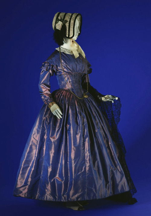 1840s silk dresses, with focus on fan pleated bodices and shot silk Blue/golden shot silk day dress,