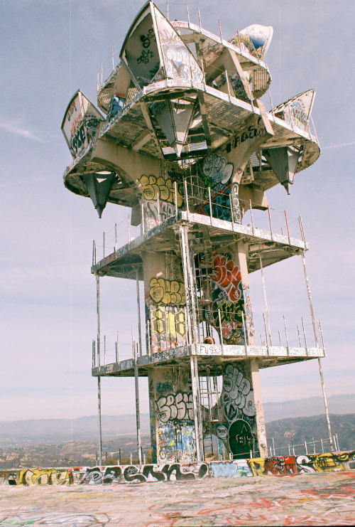 XXX trevni-street-art:  fioto:  The Radio Tower photo