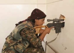 bijikurdistan:  Kurdish Female YPG/YPJ Fighters on frontline against ISIS in Hasakah