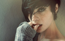 run2929:  FRECKLES ♠ mxgicwolf:  http://mxgicwolf.tumblr.com/  