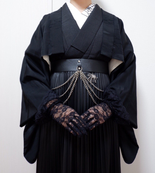 thekimonogallery:“I tried to match a short length haori and a leather skirt with a kimono! I like th