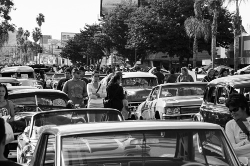 xairelavx:  erikpaulhoward:  Conoga Park celebrated Dia de Los Muertos with their annual car show.  Canoga Parque. 😁 