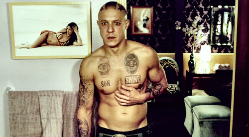 northernbluetwo:   Can I just say that I tweeted that there would be naked Juice and it was, I think, the 2nd most watched episode by women ever. So, I’m no fool. ~Kurt Sutter [x] [x] 