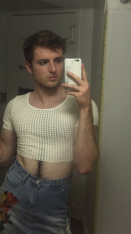 XXX chainsawpunk:midriffs out in the summer photo