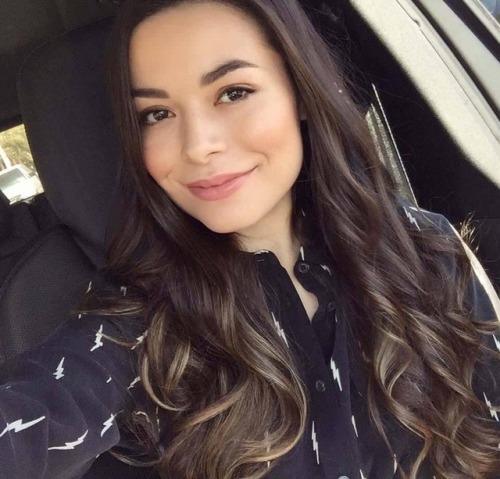 lets-jerk-off: Who wants to jerk and chat about Miranda Cosgrove? Message meWho doesn’t like