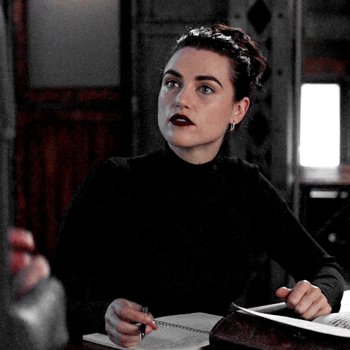 lefaysmorgana:#fuck the cw except when they dress lena like this