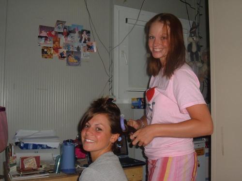 hotmarinegirl88:  Army chicks are putting up a fight though. pt 2