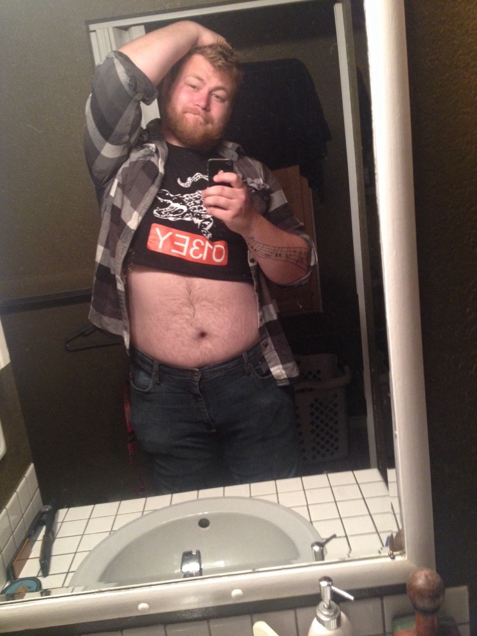 lil-queer:  m1schi3fmanag3d:Bringing the “crop top and flannel” look 2k15 Holy
