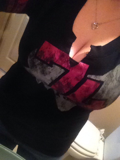 duncansteele69:  misscurvysub:  Heading out to a friends to watch the Super Bowl. I might have to find the bathroom so I can touch myself. Unf. This is going to be a long night.  Take a shot of touching yourself! Nice!