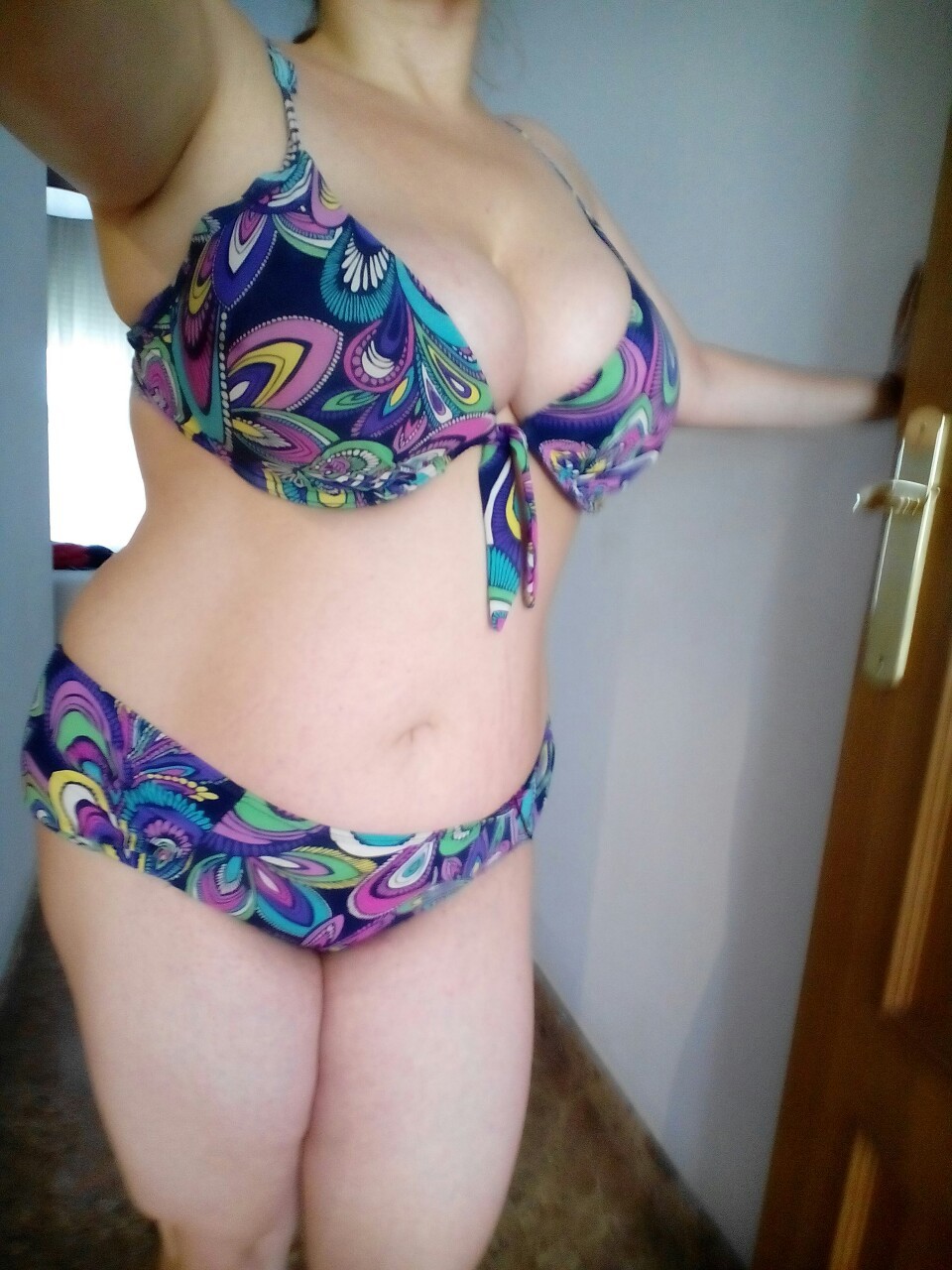 aalice-c:  Operación bikini : 1-ponerse un bikini 2-bañarse con élno need to meet