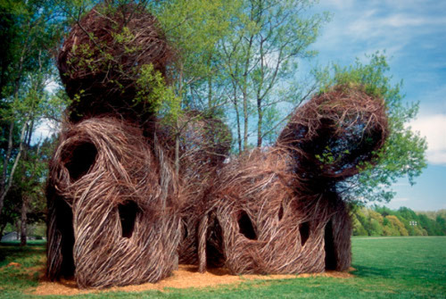 dreamlandprecipice: vvolare: North Carolina-based sculptor Patrick Dougherty weaves dreamlike sculpt