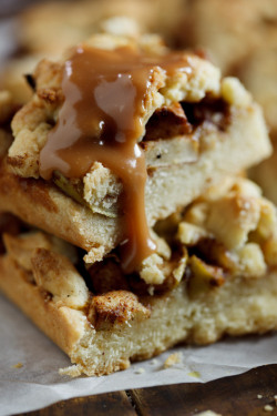 do-not-touch-my-food:  Apple Crumble Bars