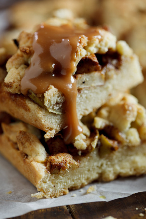 Porn do-not-touch-my-food:  Apple Crumble Bars photos