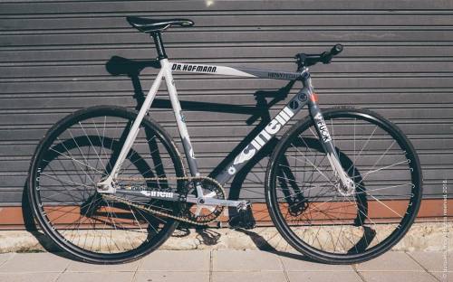 mando188:  My #macarreo bike by @quiquebuenote #cinelli #mashsf #drhofmannfamilia #velocyclescrew #v