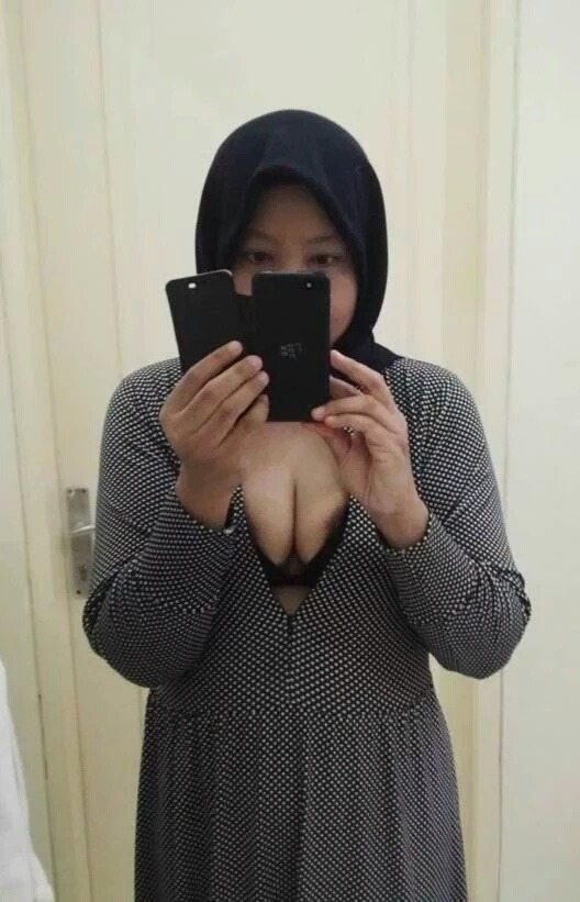royyy17:  Awek tudung baik hati payung gambar. 