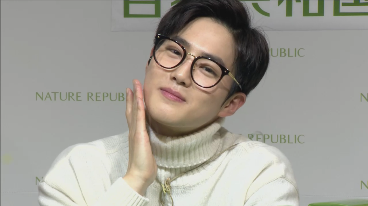 lawlliets:  HES SO FREAKING CUTE OFMFJHFDH :((( 