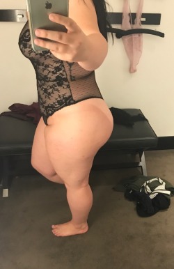 latinaluvver:  allthickbooty1:  Submission