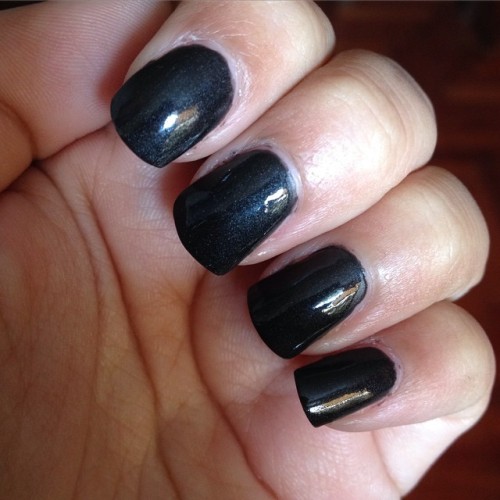 Opi gwen stefani in the color 4 in the morning, it’s a black satin (semi matte) but i like it 