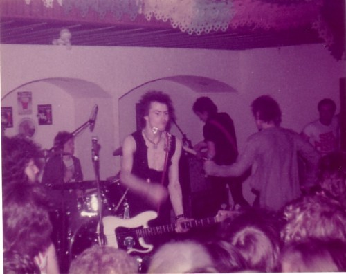 halcyonblitzkrieg:  A rare picture of the Sex Pistols playing in Shropshi Village. 