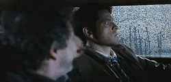 jackhawksmoor:livebloggingmydescentintomadness:finecas:Cas punching Metatron in the 10x18 promoi screamedomg this is like joffrey getting slapped on game of thrones