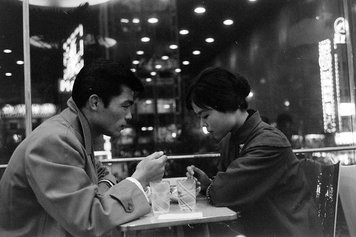 s-h-o-w-a:From the ‘Japanese Love Story’ series, photographed by John Dominis,