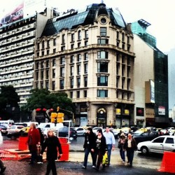 hostelcolonial:  En movimiento #plazadelarepublica #obras #metrobus  #buenosaires (en Buenos Aires, Argentina) 