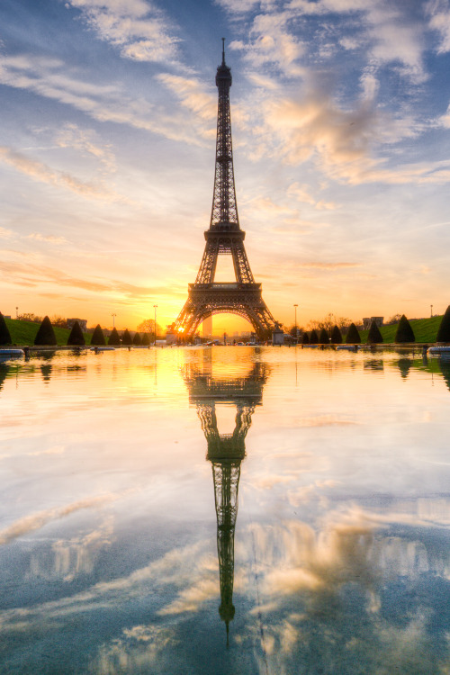lsleofskye:  Sunrise on Eiffel Tower Mirrored