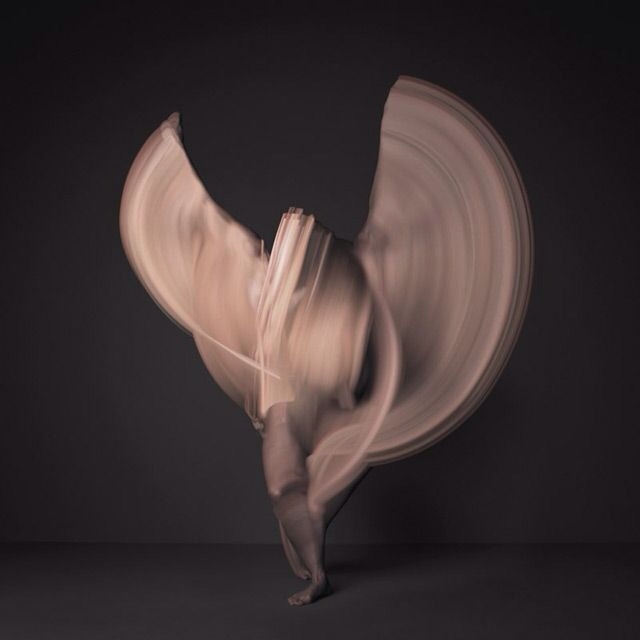 paintdeath:  Time lapse images of nude dancers created with 10,000 individual photographs
