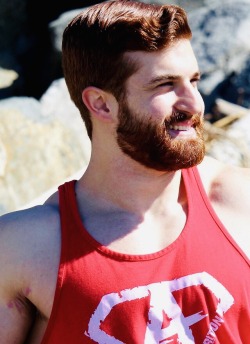 jhfic1:  oxstrongjuggernautinexile:  monbeaubeauty:  Ginger  Heaven-sent. Handsome, beautiful beard, clean, gorgeous skin, and big pretty muscles. So delicious.  What’s up, Red?